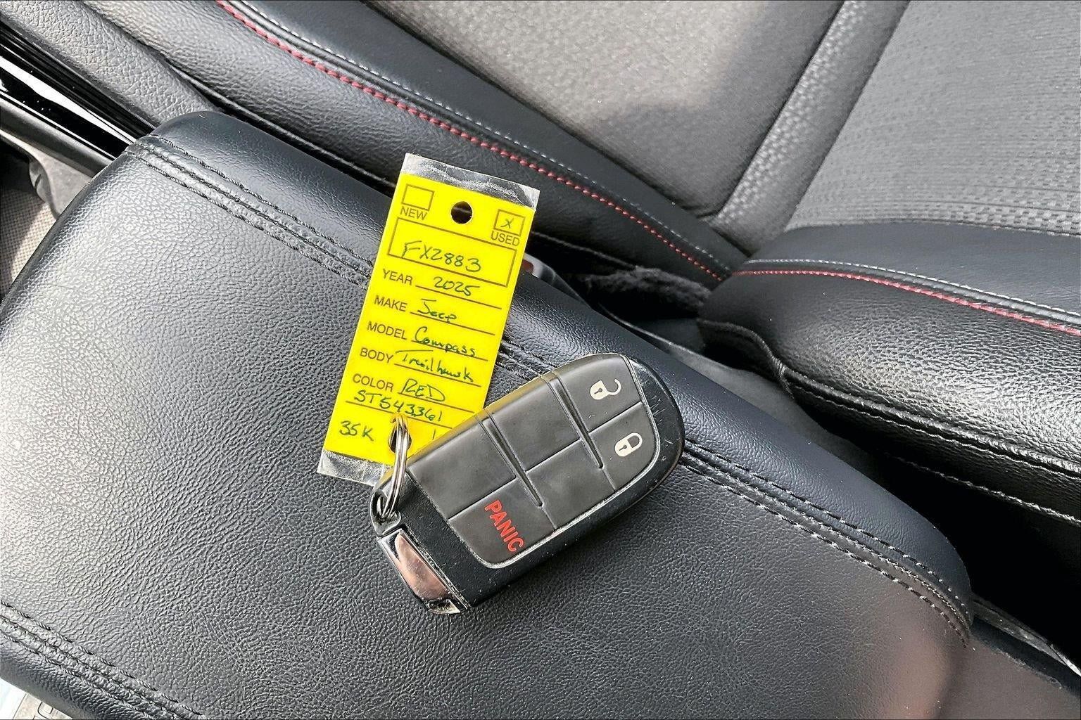 Used 2025 Jeep Compass Trailhawk AWD/4WD image 12