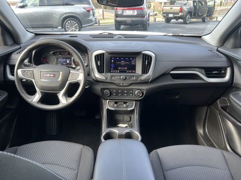 Used 2024 GMC Terrain SLE image 17