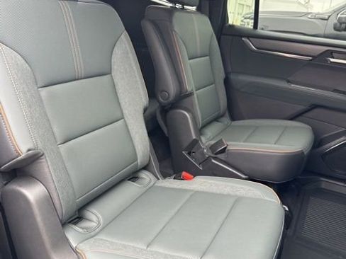 Used 2025 GMC Acadia AT4 w/ Super Cruise Package image 41