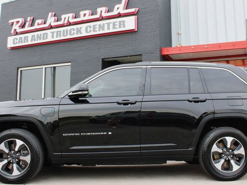 Used 2023 Jeep Grand Cherokee 4WD 4xe w/ Luxury Tech Group II image 16