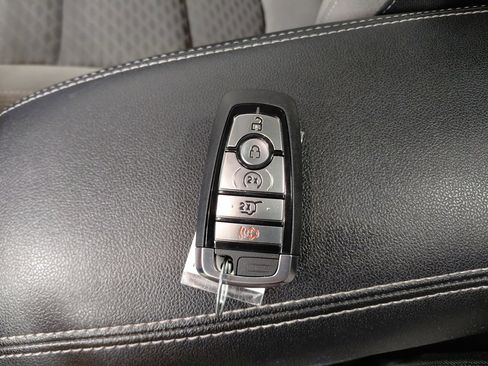 Certified 2022 Ford Escape SE w/ SE Sport Appearance Package image 8