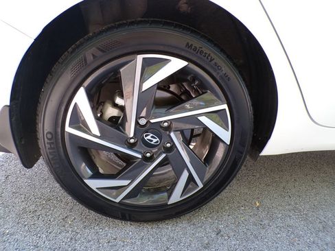 Certified 2025 Hyundai Elantra Sport FWD image 19