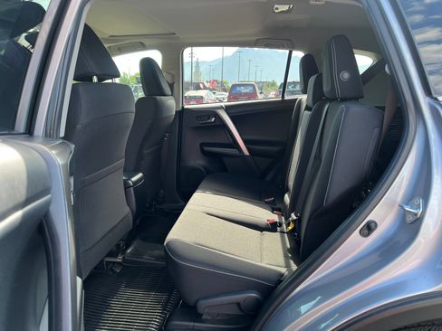 Used 2018 Toyota RAV4 XLE AWD/4WD image 25