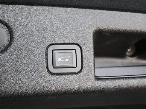 Used 2019 Chevrolet Equinox LT FWD image 18