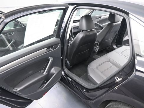 Used 2022 Volkswagen Passat 2.0T SE image 40