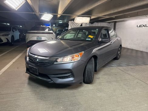 Used 2017 Honda Accord LX image 3