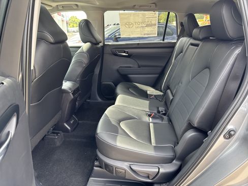 New 2025 Toyota Highlander XLE AWD/4WD image 30