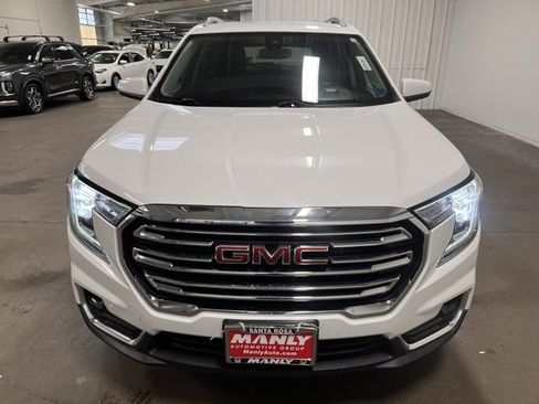 Used 2024 GMC Terrain SLT image 8