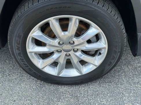 Used 2017 Jeep Cherokee Limited image 11