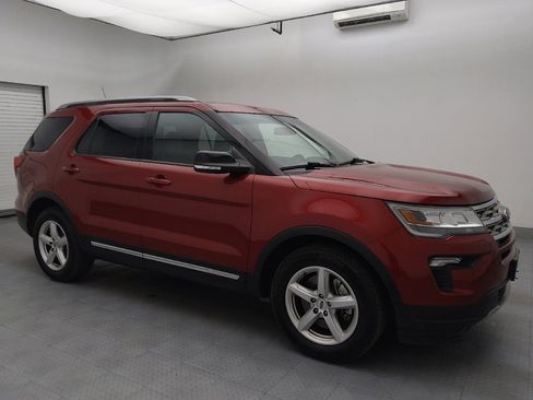 Used 2018 Ford Explorer XLT w/ Equipment Group 201A FWD image 11
