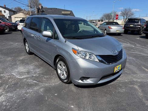 Used 2014 Toyota Sienna LE image 42