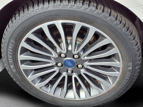 Used 2018 Ford Fusion SE w/ Fusion SE Technology Package image 8