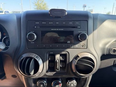 Used 2018 Jeep Wrangler Unlimited Sport S AWD/4WD image 17