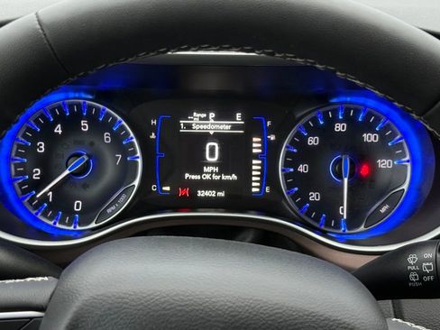 Used 2024 Chrysler Voyager LX image 27