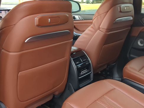 Used 2023 BMW X7 M60i w/ M Sport Professional Package image 18