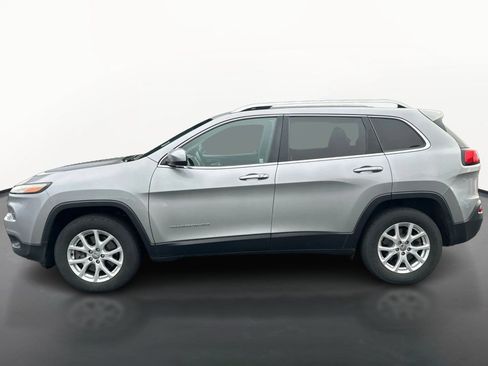Used 2018 Jeep Cherokee Latitude Plus AWD/4WD image 6