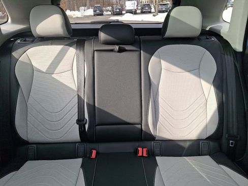 Certified 2025 Volkswagen Tiguan SE w/ Panoramic Sunroof Package image 19