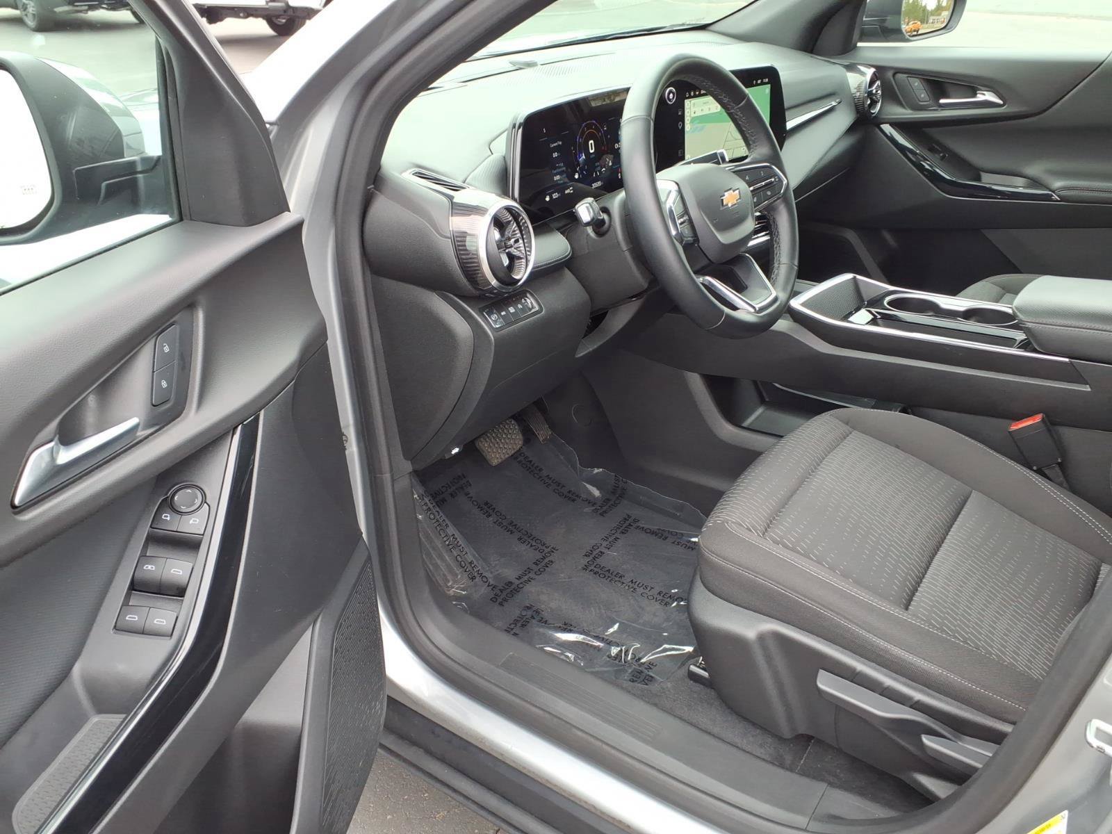 Used 2025 Chevrolet Equinox LT AWD/4WD image 10