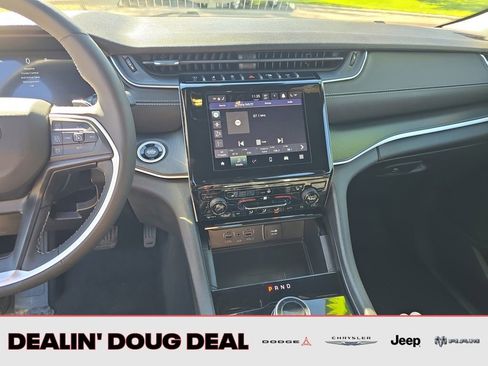 Used 2023 Jeep Grand Cherokee Altitude image 18