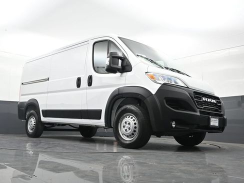 Used 2025 RAM ProMaster 2500 w/ Convenience Group FWD image 40