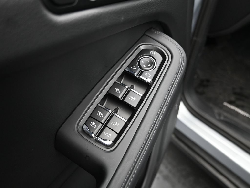 Certified 2026 Porsche Macan AWD/4WD image 11