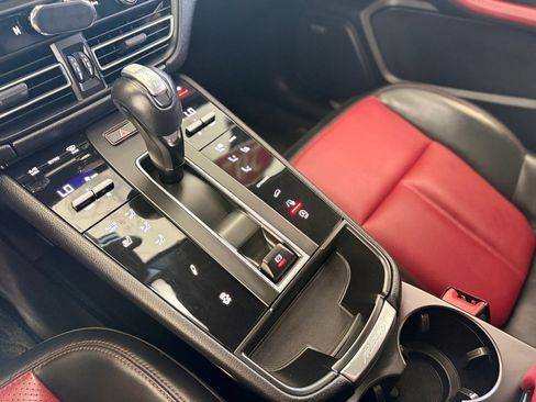 Used 2022 Porsche Macan S image 33