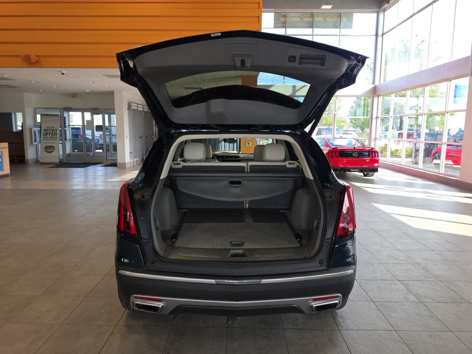 Used 2025 Cadillac XT5 Premium Luxury w/ Technology Package AWD/4WD image 7
