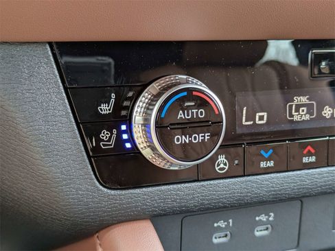 New 2026 Mitsubishi Outlander SEL image 25