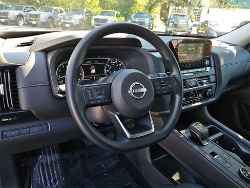 Certified 2024 Nissan Pathfinder S image 25