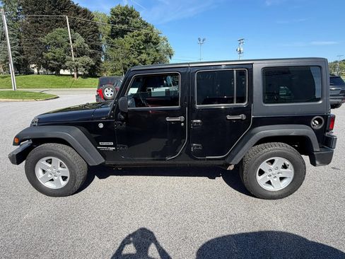 Used 2018 Jeep Wrangler Unlimited Sport w/ Connectivity Group AWD/4WD image 11