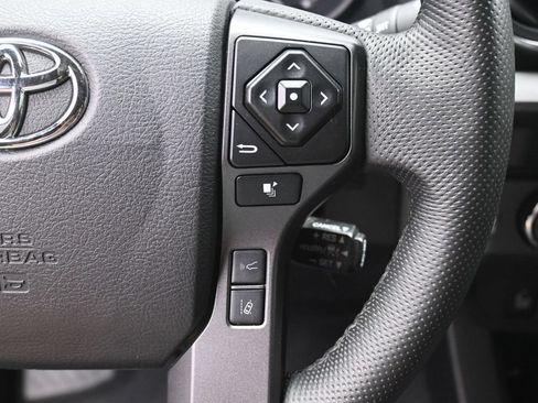 Used 2022 Toyota Tacoma TRD Off-Road w/ TRD Premium Off Road Package AWD/4WD image 19