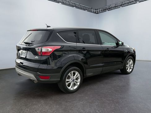 Used 2017 Ford Escape SE image 3