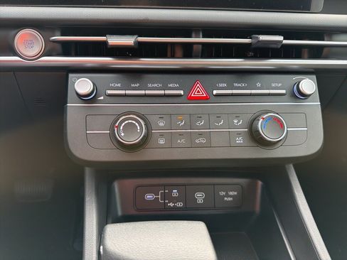 Certified 2025 Hyundai Tucson SE AWD/4WD image 26