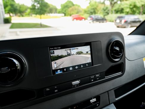 Used 2022 Mercedes-Benz Sprinter 2500 image 50