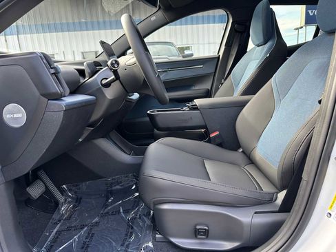 New 2025 Volvo EX30 Plus w/ Protection Package Premier image 27