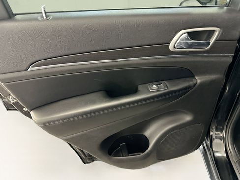 Used 2018 Jeep Grand Cherokee Limited image 28