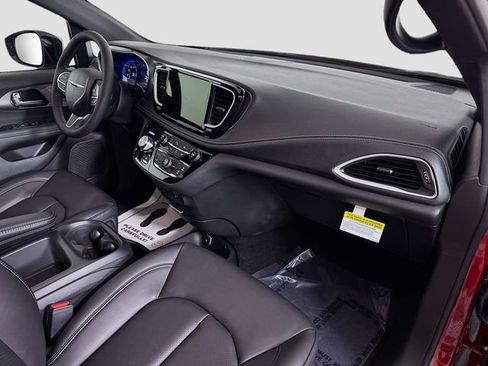 New 2026 Chrysler Pacifica Select image 29