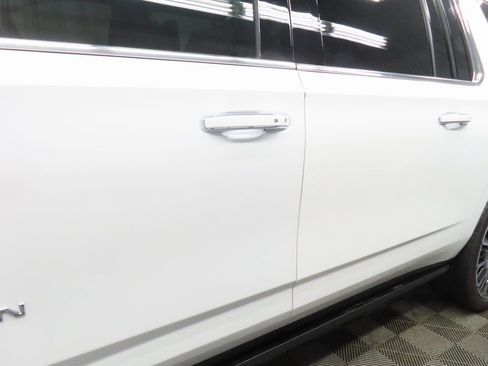 Used 2025 Chevrolet Suburban High Country image 40