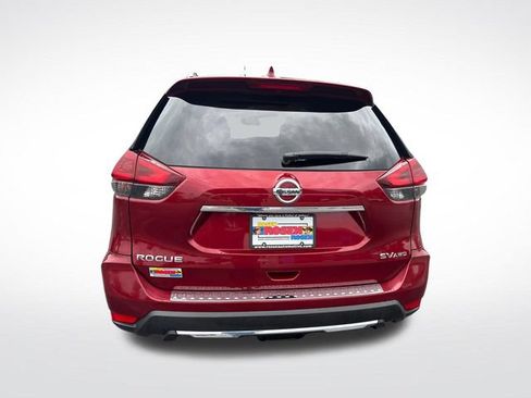 Used 2018 Nissan Rogue SV w/ Sun & Sound Touring Package AWD/4WD image 4