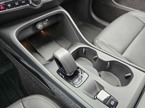 New 2025 Volvo XC40 B5 Core w/ Protection Package Premier image 29