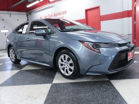 Used 2023 Toyota Corolla LE image 2