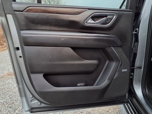 Used 2021 Chevrolet Suburban LT w/ LT Signature Package image 29