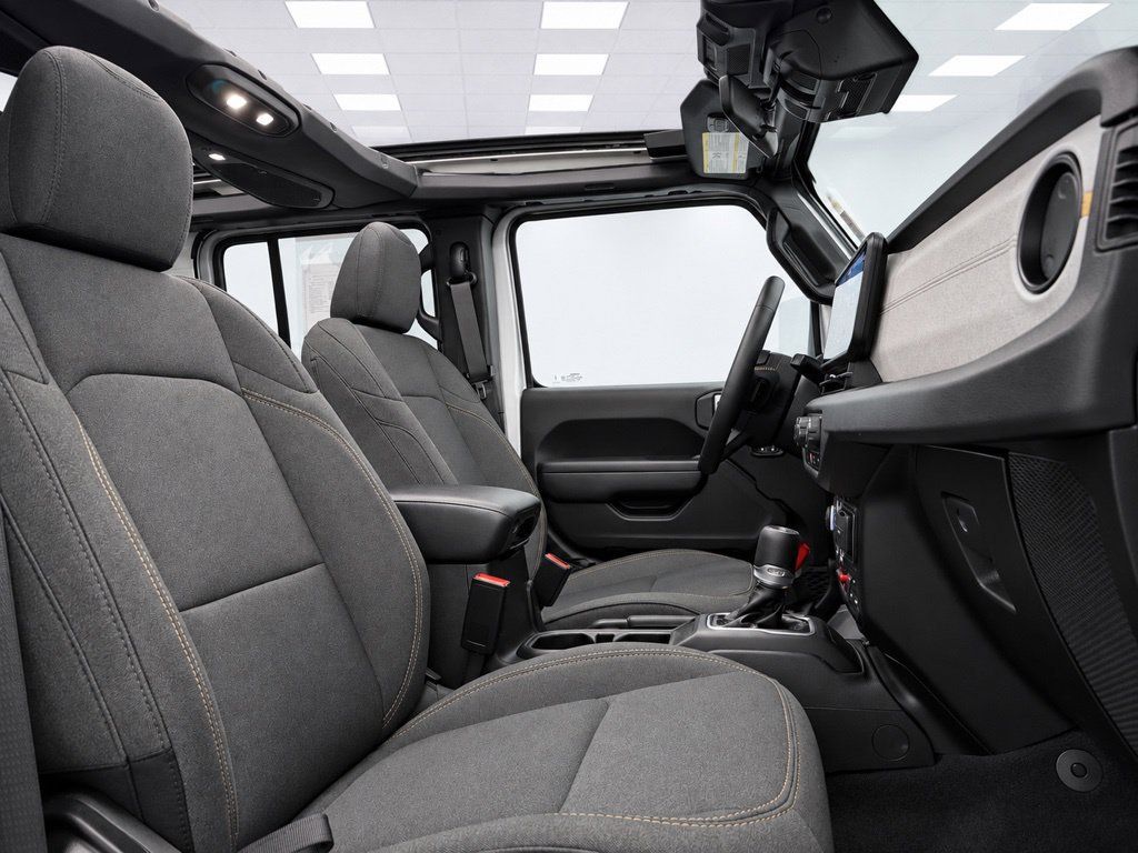 Used 2024 Jeep Wrangler Unlimited AWD/4WD image 27