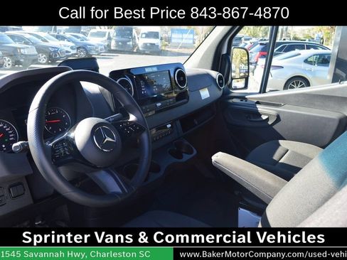 Used 2025 Mercedes-Benz Sprinter 2500 image 3