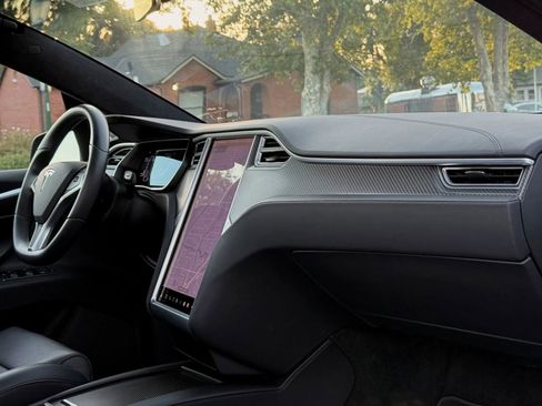 Used 2018 Tesla Model X 75D AWD/4WD image 13