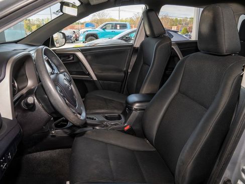 Used 2016 Toyota RAV4 LE image 9