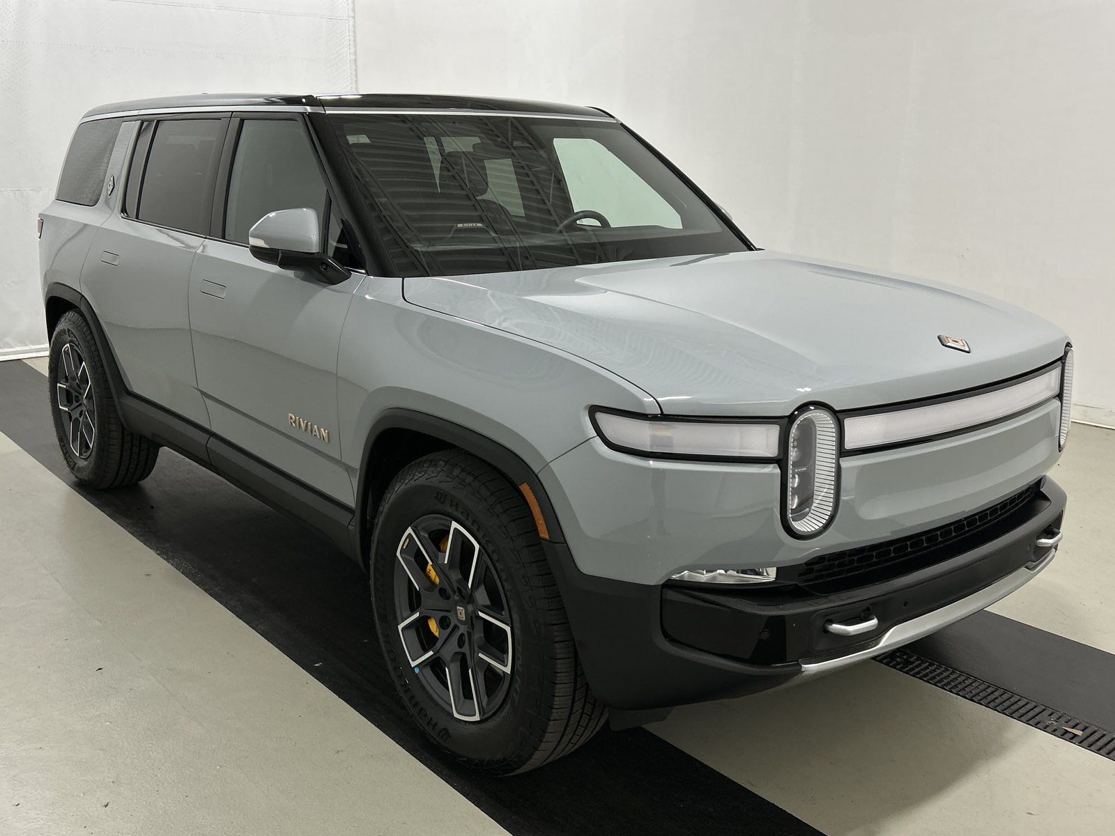 Used 2023 Rivian R1S Adventure Quad AWD/4WD image 7