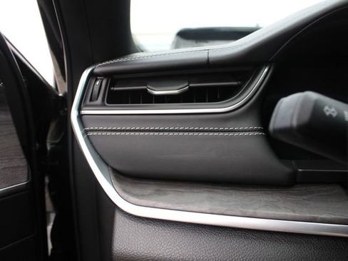 Used 2023 Jeep Grand Cherokee Overland AWD/4WD image 9