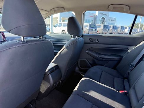 Used 2025 Nissan Altima 2.5 SV FWD image 21