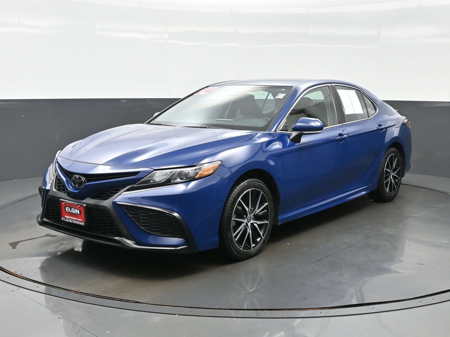 Used 2024 Toyota Camry SE FWD image 2